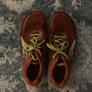 Mens Altra Paradigm size 10! 🏔